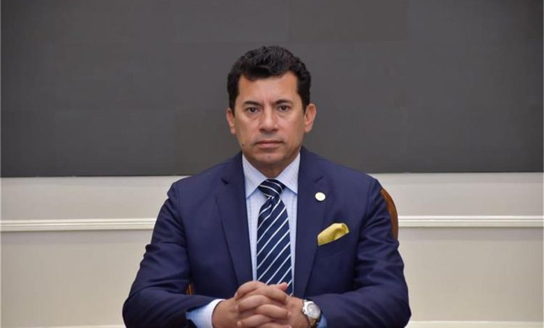 وزير الرياضة يحفز لاعبي منتخب مصر للشباب قبل مواجهة نيوزيلندا في كأس العالم