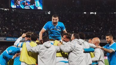 نابولي يهزم إنتر ميلان بثلاثية ويتصدر الدوري الإيطالي