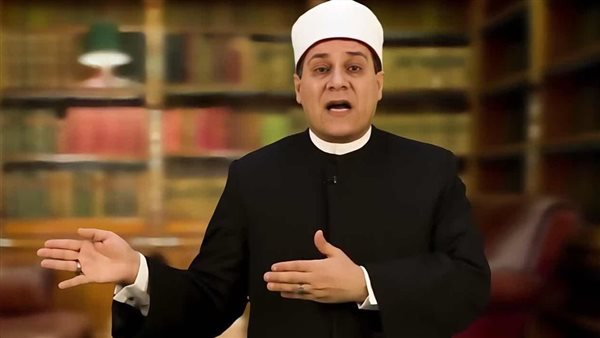 تصوير شاب وفتاة في وضع مخل ونشر المقطع.. مظهر شاهين يوضح الحكم الشرعي