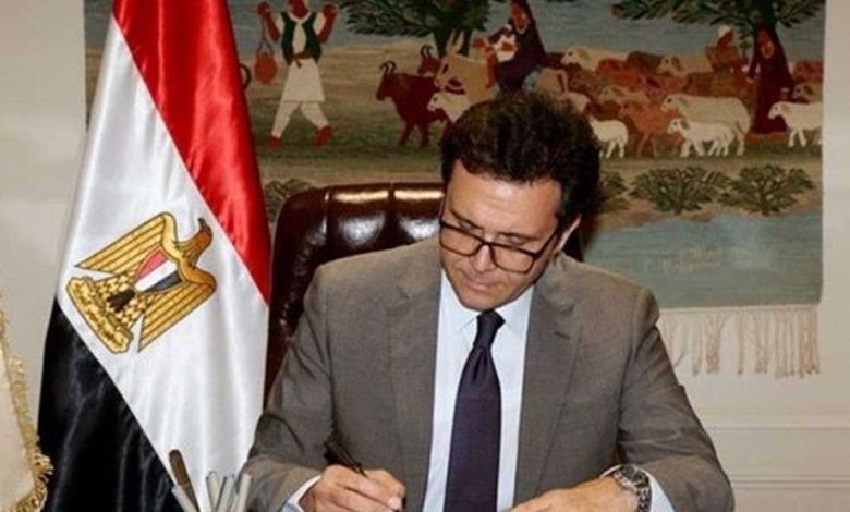 تنظيم معرض كتاب بمحطة مترو الأوبرا.. وزير الثقافة يعتمد برنامج الاحتفال بنصر أكتوبر