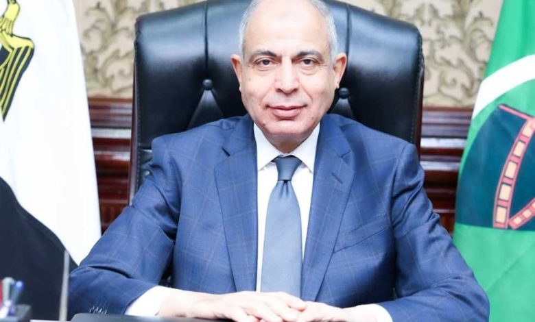 محافظ المنيا يوجّه بسرعة حل شكوى أهالي قرية إدمو من عدم الالتزام بالتعريفة الجديدة