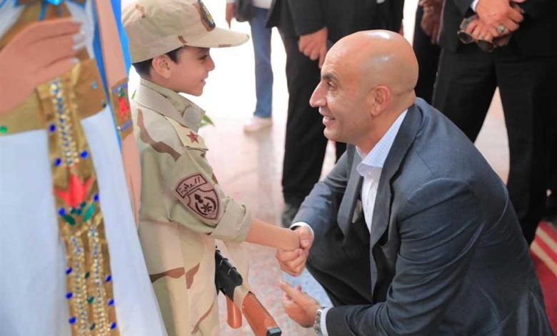 «اطلع على كراسات الطلاب وفتح حوار عن البكالوريا».. وزير التعليم يفتتح منشآت تربوية جديدة فى الاسكندرية (صور)