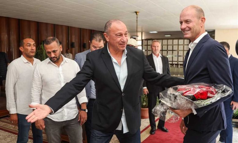«رغم زمالكاويتي».. الغندور يتغنى بمدرب الأهلي الجديد بعد الإطاحة بالنحاس
