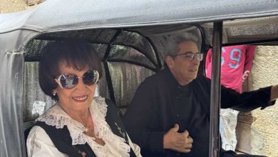 محمود سعد وسميرة أحمد في جولة بـ«التوك توك» لتسجيل حلقة خاصة من «باب الخلق» (صور)