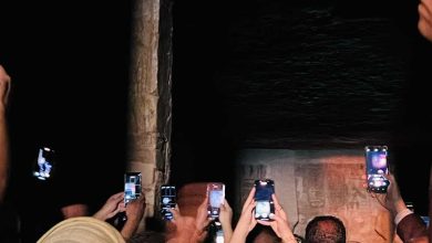 4 آلاف زائر يشاهدون تعامد الشمس على وجه رمسيس الثاني بمعبد أبوسمبل