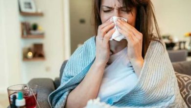 «مش كورونا ولا إنفلونزا».. خبير يكشف عن 3 أشياء تسبب أعراضًا تشبه أعراض البرد