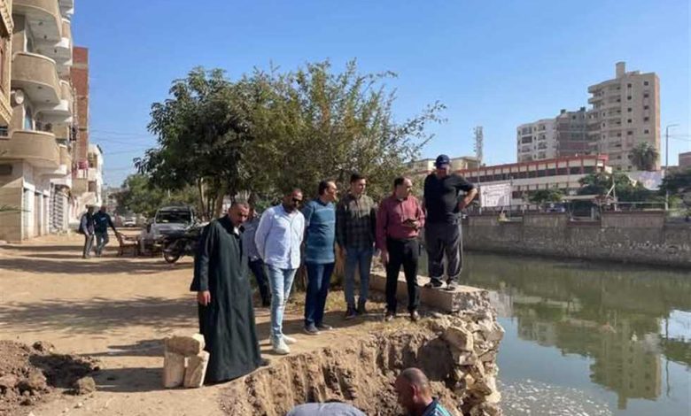 تعرض لانهيار جزئي.. إحلال وتجديد لحائط ساند بالبر الغربي لبحر مويس في الشرقية