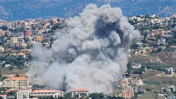 إسرائيل تقصف موقعًا في جنوب لبنان تزعم أنه تابع لحزب الله