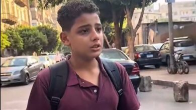 “منعوه من الدخول بسبب 10 دقائق".. فيديو لطالب يثير  جدلاً على مواقع التواصل