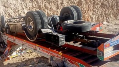 4 مصابين في تصادم سيارتين نقل بطريق الجلالة – العين السخنة