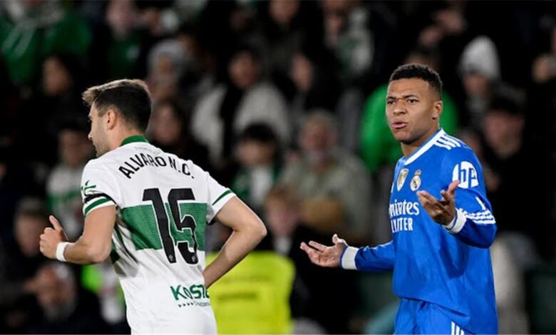 مبابي يحتج على حكم مباراة ريال مدريد وإلتشي