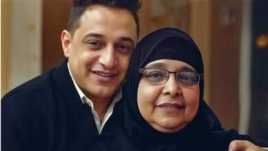 صفحة رضا البحراوي تطالب جمهوره بحذف منشورات وفاة والدته