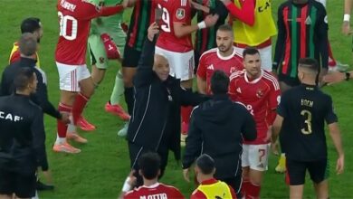 فيديو وصور | مشادة بين لاعبي الأهلي والجيش الملكي في دوري أبطال إفريقيا