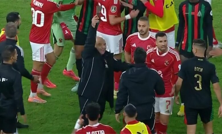 فيديو وصور | مشادة بين لاعبي الأهلي والجيش الملكي في دوري أبطال إفريقيا