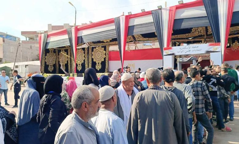 فتح باب اللجان لاستقبال الناخبين في الإسكندرية.. واقبال في الساعات الأولى (صور)