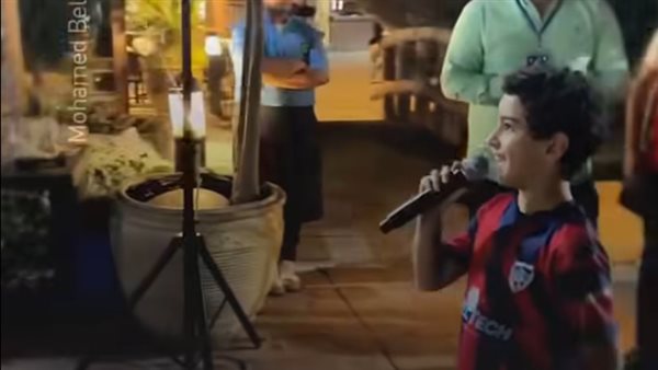 طفل يخطف الأنظار في نادي سموحة بسبب جرأته.. ما القصة؟