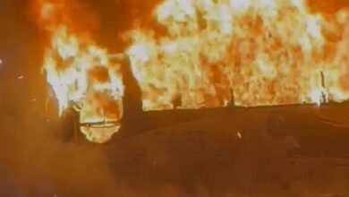 تفحم بالكامل.. السيطرة علي حريق نشب بأتوبيس نقل جماعي بجوار نادي الشمس