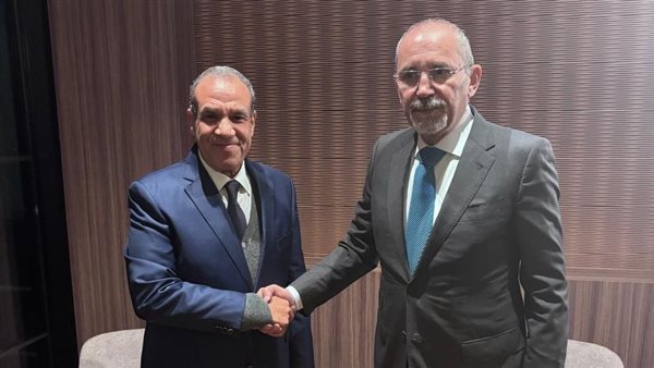 وزير الخارجية يلتقي نظيره الأردني أيمن الصفدي في برشلونة