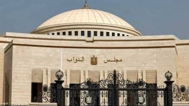 رئيس ووكيل البرلمان يحصلان على مكافآت مساوية لمسؤولي الدولة