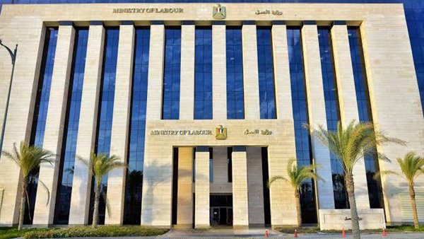 وزارة العمل تدعو المصريين في لبنان للاستفادةمن مهلة تسوية أوضاع الإقامة والعمل