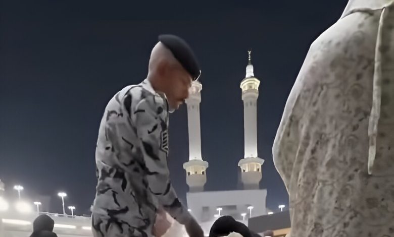 اعتداء رجل أمن سعودي على معتمر مصري