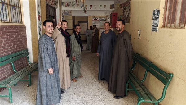 انتخابات النواب.. إقبال الناخبين للإدلاء بأصواتهم في لجنة مدرسة أبوبكر بقنا