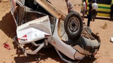 مصرع شخص وإصابة نجله في حادث انقلاب سيارة ملاكى على الطريق بالعياط