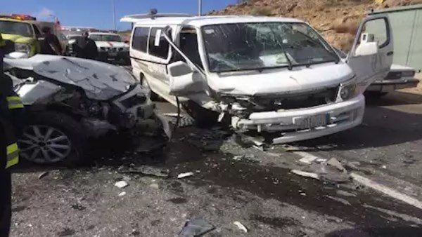 مصرع عامل وإصابة ١٤ اخرين فى حادث تصادم بزايد ثانى