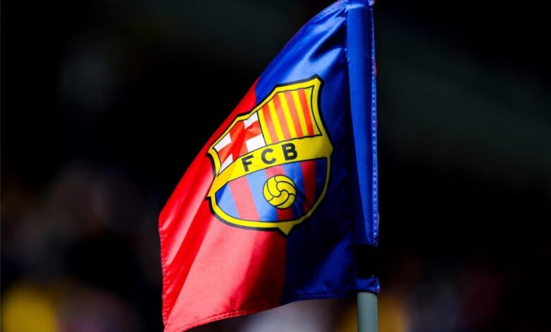 برشلونة يحدد لاعبين في مانشستر سيتي وإنتر ميلان لحل أزمته الدفاعية