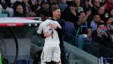 صحفي إسباني محللًا وضع ألونسو: ريال مدريد تركه وحيدًا وفضل فينيسيوس عليه