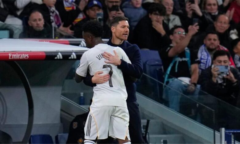 صحفي إسباني محللًا وضع ألونسو: ريال مدريد تركه وحيدًا وفضل فينيسيوس عليه