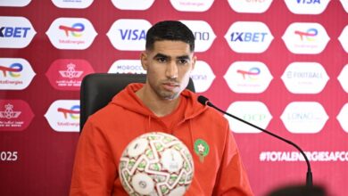 أشرف حكيمي موجهًا اللوم لجماهير المغرب: تصرف غير لائق.. نحن نلعب على أرضنا!