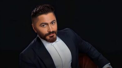 214 210820 tamer hosny first public appearance 700x400