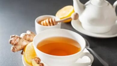 مشروب الشتاء الأقوى.. الزنجبيل والليمون والعسل ودورهم في مقاومة البرد