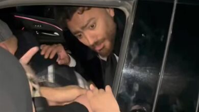 استجاب لطلبها..معجبة تصرخ وتستغيث بتامر حسني: كنت معاك في الجامعة ومحتاجة رقمك