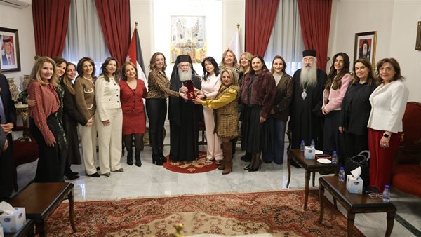 امتداد لرسالة الكنيسة.. بطريرك المدينة المقدسة يكرم سيدات لجنة المحبة