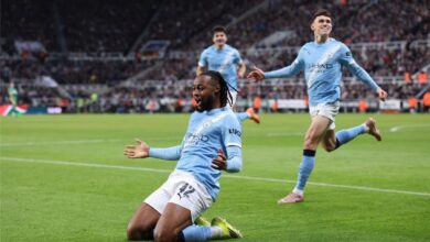 فيديو | مانشستر سيتي يضع قدمًا في نهائي كأس كاراباو بثنائية أمام نيوكاسل