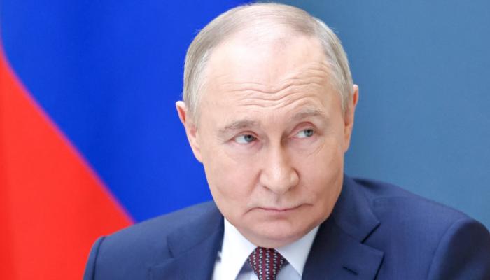 204 060603 putin attack