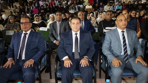 مناظرة 615 حالة بقافلة جامعة قنا الطبية بقرية جراجوس في قوص