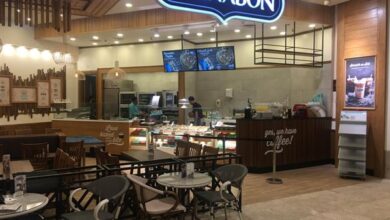 مواطن يكشف واقعة صادمة داخل أحد فروع سينابون: موظفون يضطرون للوقوف بـ«النص كم»