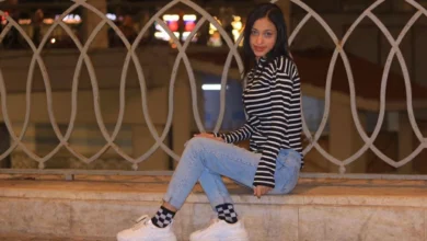 طالبة تسقط من ميكروباص