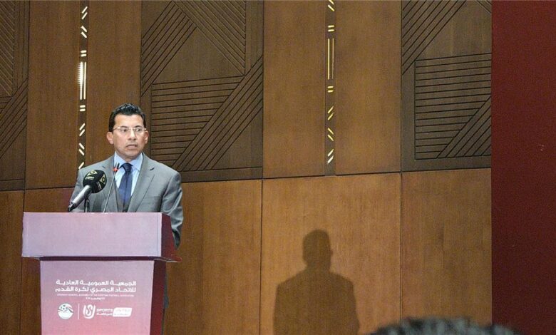 أول تعليق من أشرف صبحي بعد خروجه من وزارة الشباب والرياضة.. رسالة شكر ودعم للوزير الجديد