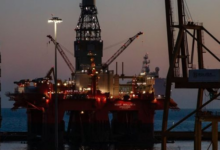 تراجع أسعار النفط وسط تقلبات حادة وضبابية بشأن إمدادات الشرق الأوسط