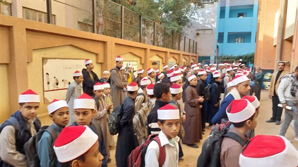 بالزي الأزهري المميز.. عودة الدراسة بمعاهد منطقة سوهاج مع بداية الفصل الدراسي