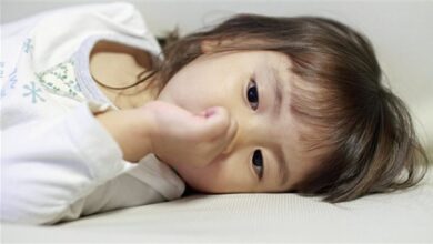 مص الإبهام.. ما تفعله لمساعدة طفلك للتخلص من هذه العادة