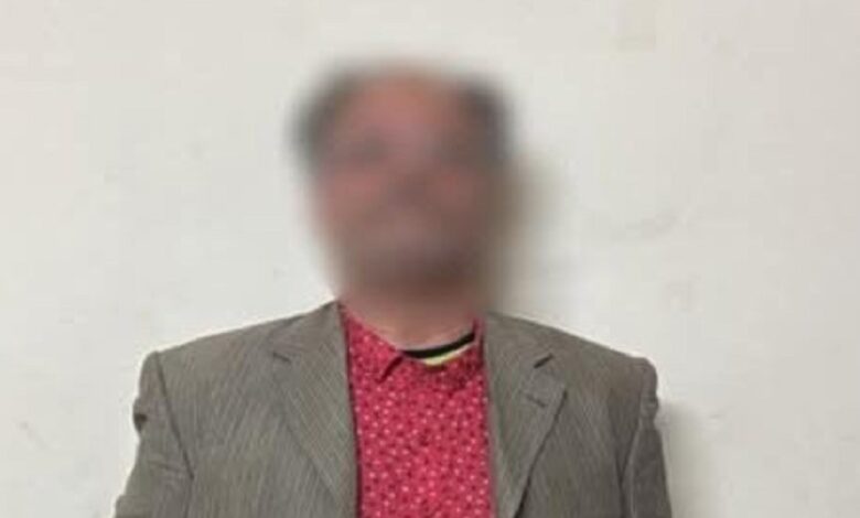 القبض على مرشد سياحي