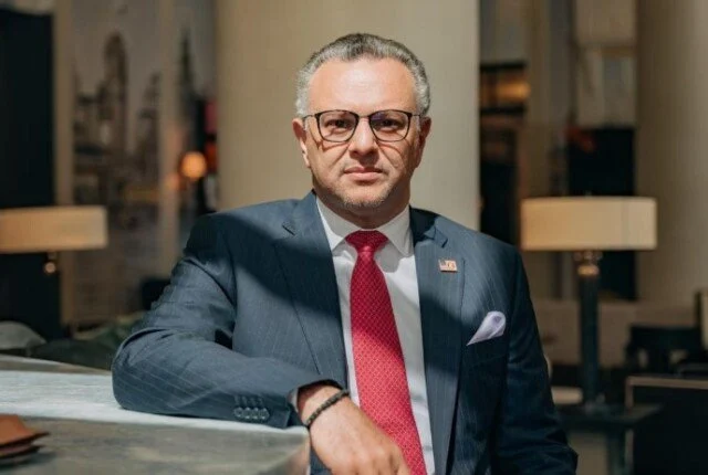 كبير مستشاري ترامب يؤكد التزامنا بضمان انتقال سلس وهدنة إنسانية