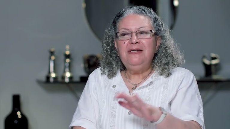 منى الدغيدي