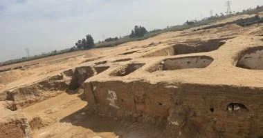 20260323010049049 325