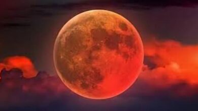 القمر الدموي